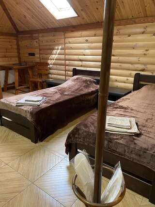 Отели типа «постель и завтрак» SPA комплекс Royal Plus Мелитополь Двухместный номер с 2 отдельными кроватями-1